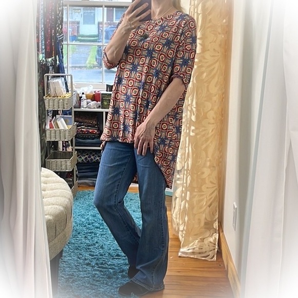 💕Super Cute High Low Oversized Lularoe Irma Tunic Top💕 - Picture 4 of 11